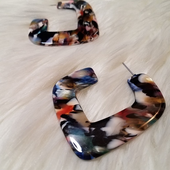 Multi color Geometric Acrylic earrings - Picture 3 of 3